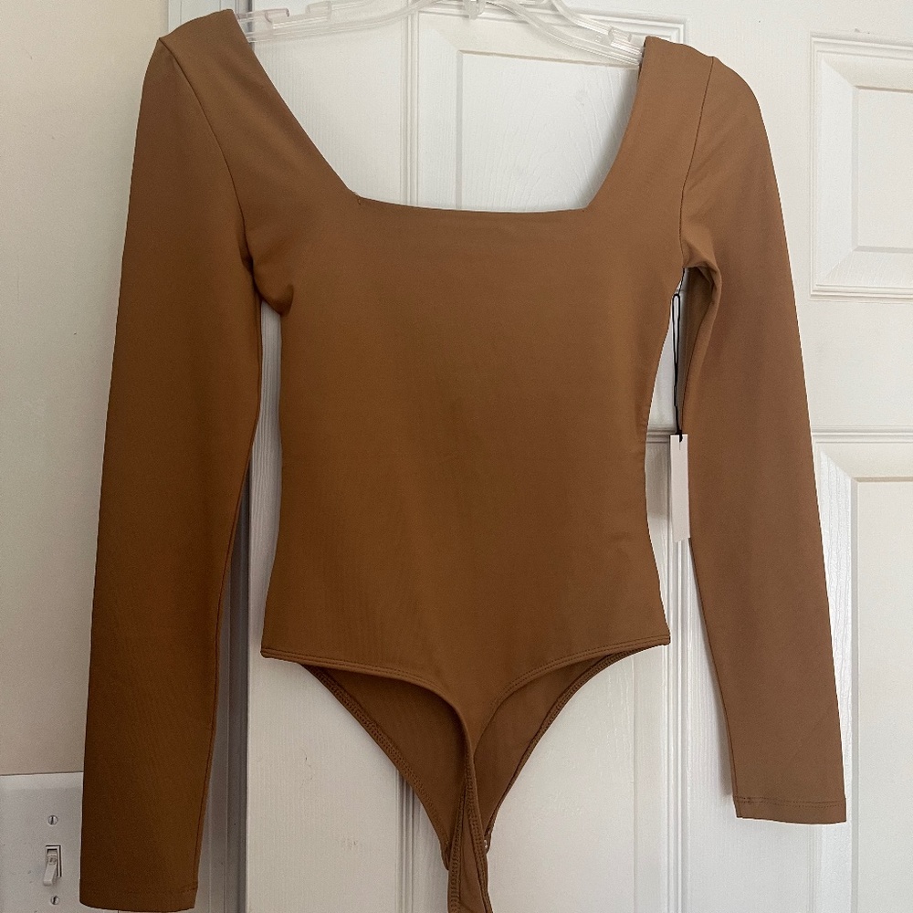 Aritzia Babyton Contour Longsleeve Body Suit